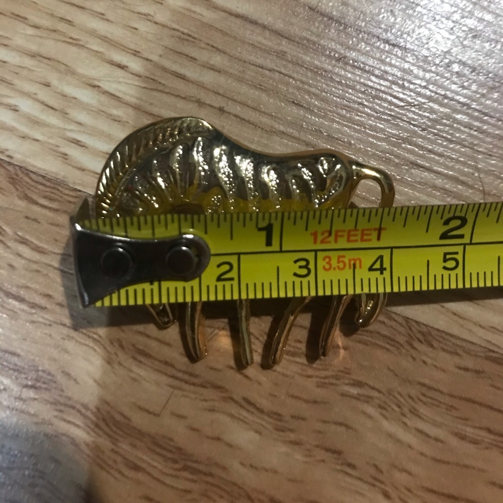 Gold zebra brooch - Picture 5 of 6